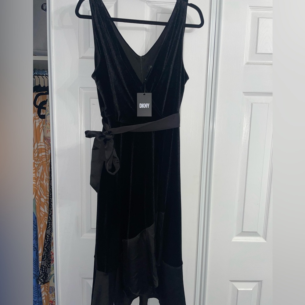 NWT DKNY